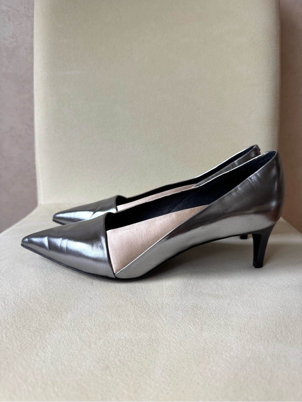 See By Chloe Metallic Silver Pointed Toe Pumps 8.5/39